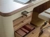 Details der Ablagefächer und Schubladen