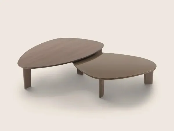 Table basse Flexform Arnold aux pieds obliques signée Antonio Citterio