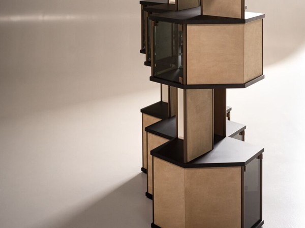 Meuble Bar Hive Baxter | Alvéole Hexagonale en Cuir et Verre | Design Pietro Russo