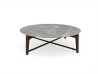Mesa de centro redonda Flexform Tris de 127 cm con sobre de mármol gris stardust mate y base de madera oscura